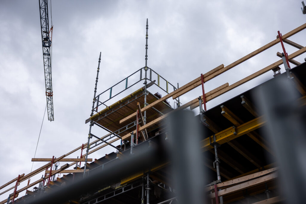 Q4 bez przestojów: jak zaplanować obsadę projektu w Europie z zachowaniem tempa, bezpieczeństwa i zgodności